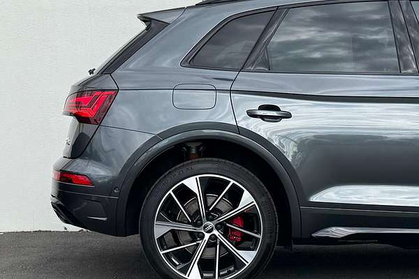2025 Audi Q5 55 TFSI e S line FY
