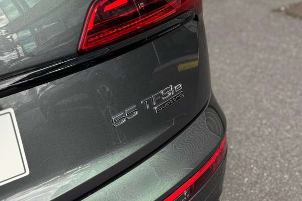 2025 Audi Q5 55 TFSI e S line FY