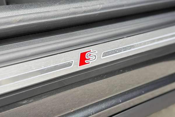 2025 Audi Q5 55 TFSI e S line FY