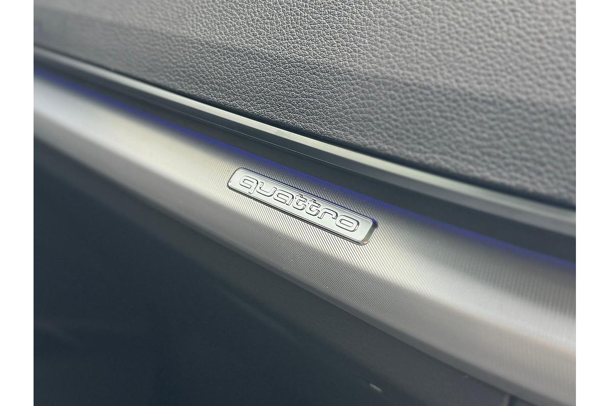 2025 Audi Q5 55 TFSI e S line FY