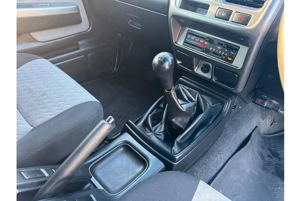 2010 Nissan Navara ST-R D22 4X4
