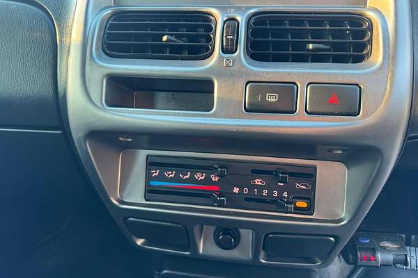 2010 Nissan Navara ST-R D22 4X4