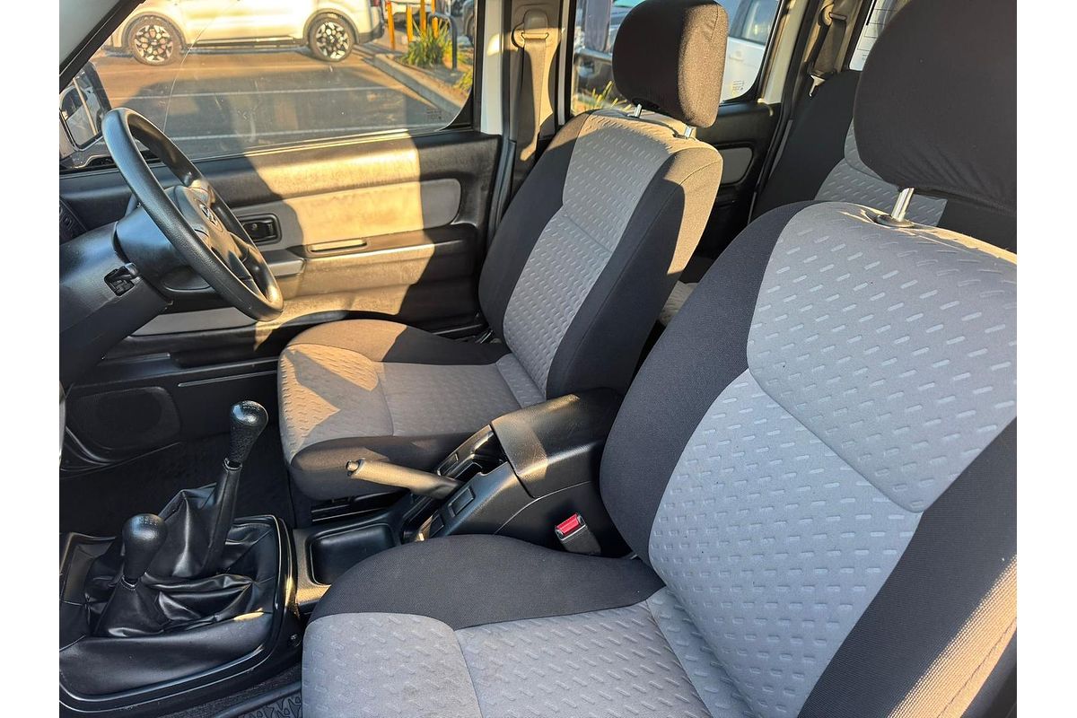 2010 Nissan Navara ST-R D22 4X4