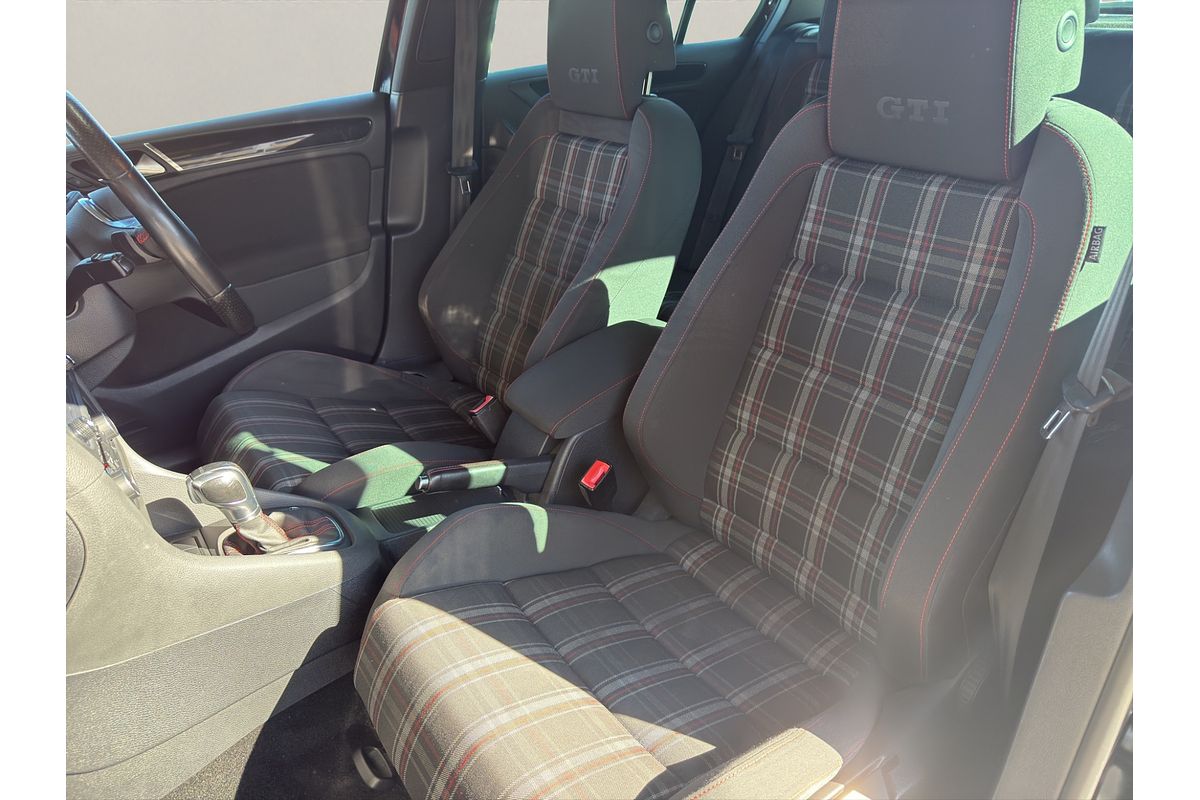 2011 Volkswagen Golf GTI PERFORMANCE EDITION