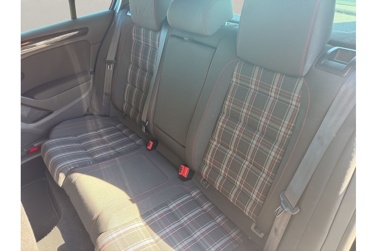 2011 Volkswagen Golf GTI PERFORMANCE EDITION