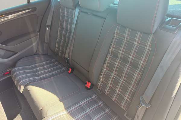 2011 Volkswagen Golf GTI PERFORMANCE EDITION
