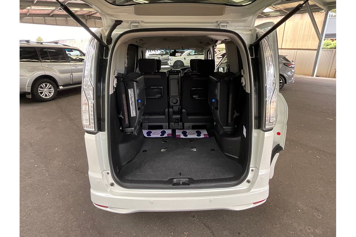 2015 Nissan Serena