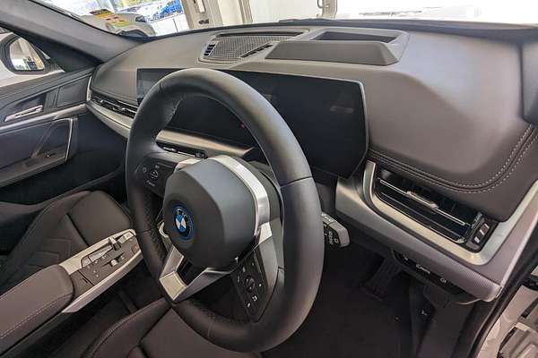 2023 BMW iX1 eDrive20 xLine U11