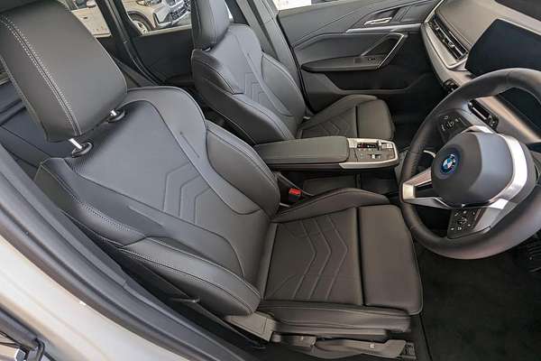 2023 BMW iX1 eDrive20 xLine U11