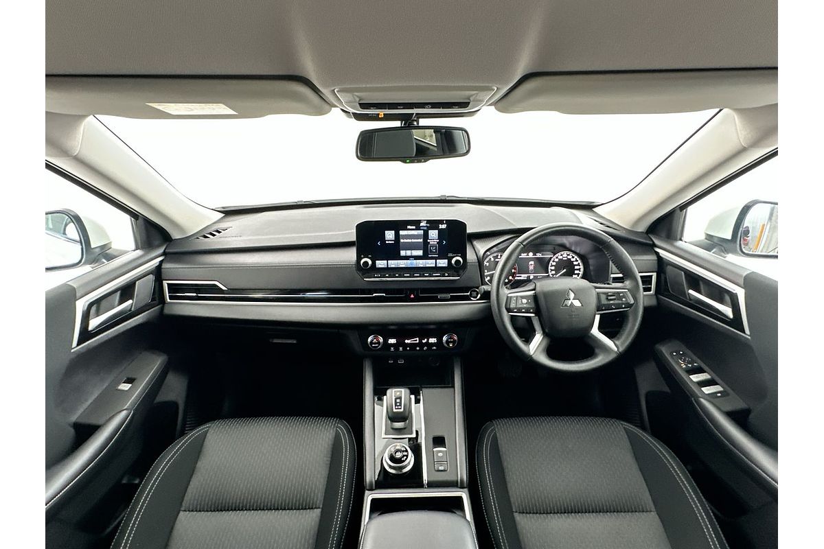 2024 Mitsubishi Outlander Black Edition ZM