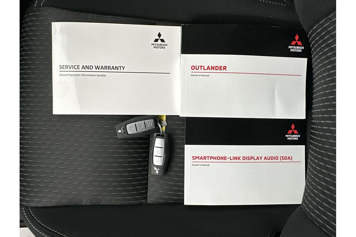 2024 Mitsubishi Outlander Black Edition ZM