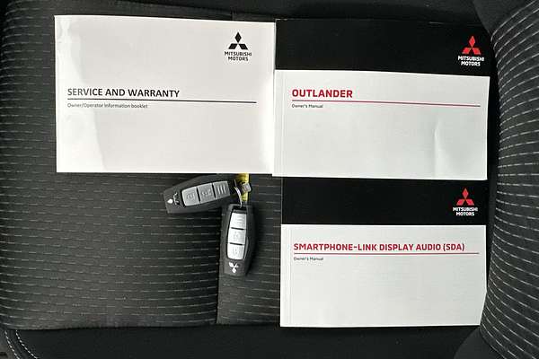 2024 Mitsubishi Outlander Black Edition ZM