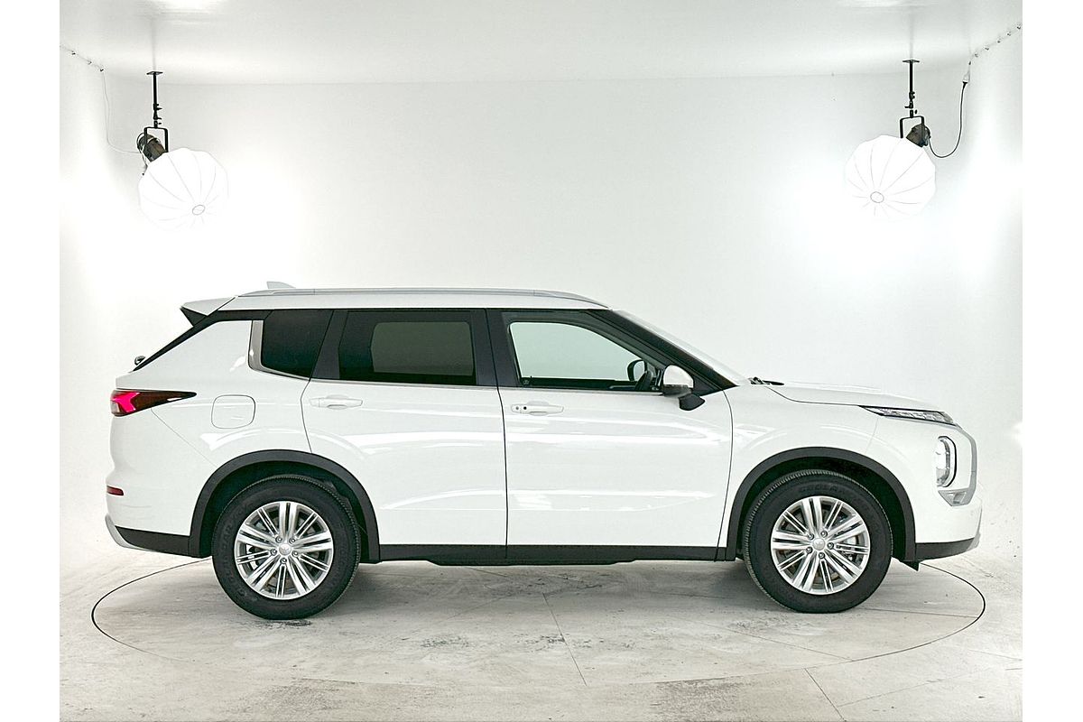 2024 Mitsubishi Outlander Black Edition ZM