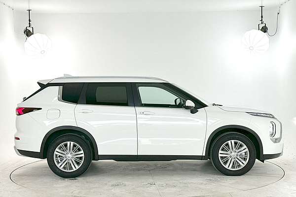 2024 Mitsubishi Outlander Black Edition ZM