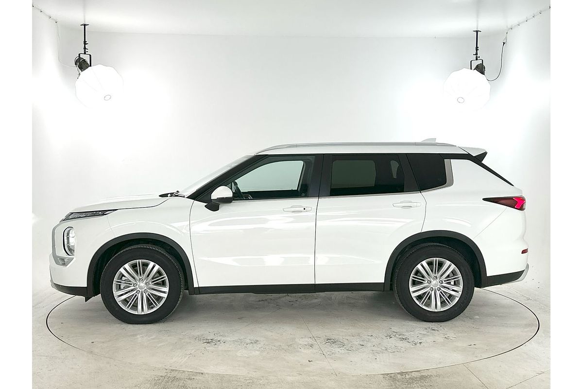 2024 Mitsubishi Outlander Black Edition ZM