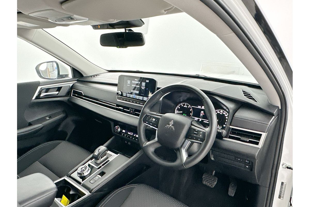 2024 Mitsubishi Outlander Black Edition ZM