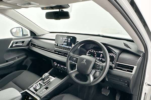 2024 Mitsubishi Outlander Black Edition ZM