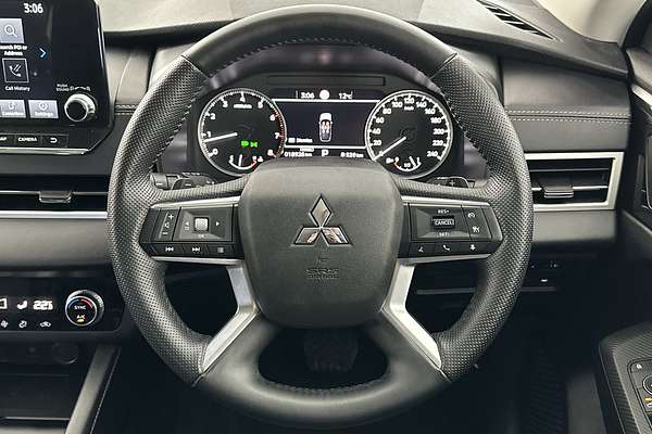 2024 Mitsubishi Outlander Black Edition ZM