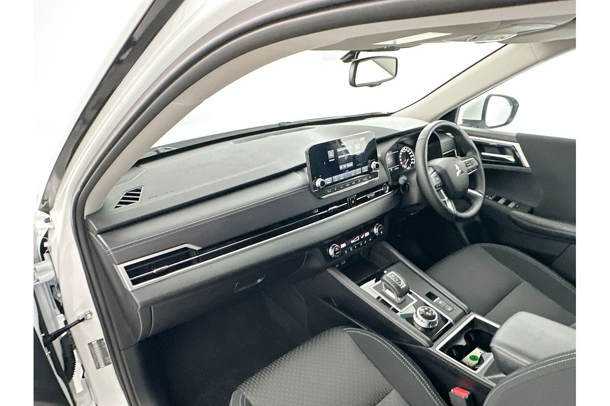 2024 Mitsubishi Outlander Black Edition ZM