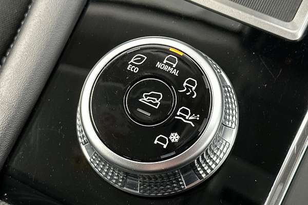 2024 Mitsubishi Outlander Black Edition ZM