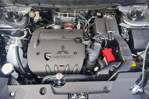 2025 Mitsubishi ASX ES XD