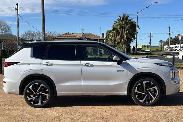 2024 Mitsubishi Outlander PHEV Exceed Tourer ZM
