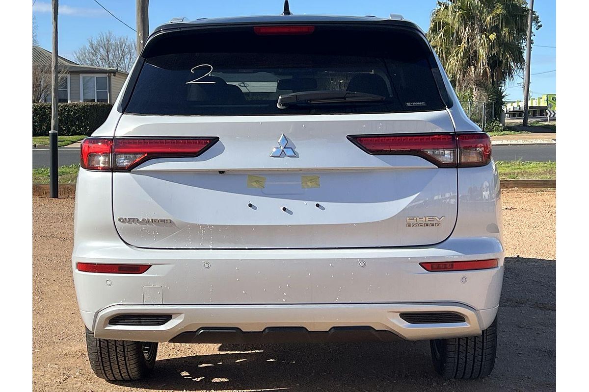 2024 Mitsubishi Outlander PHEV Exceed Tourer ZM