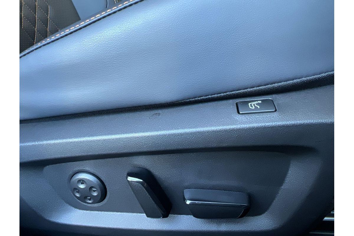 2024 Mitsubishi Outlander PHEV Exceed Tourer ZM