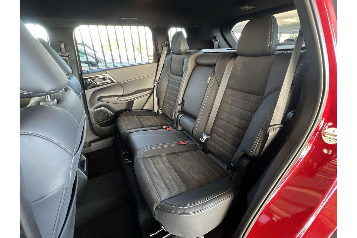 2024 Mitsubishi Outlander Black Edition ZM