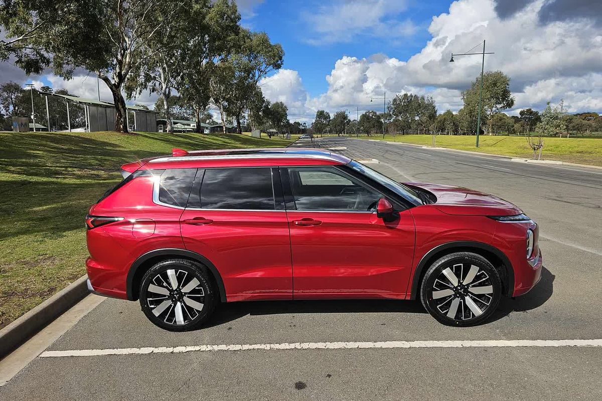 2025 Mitsubishi Outlander Exceed ZM
