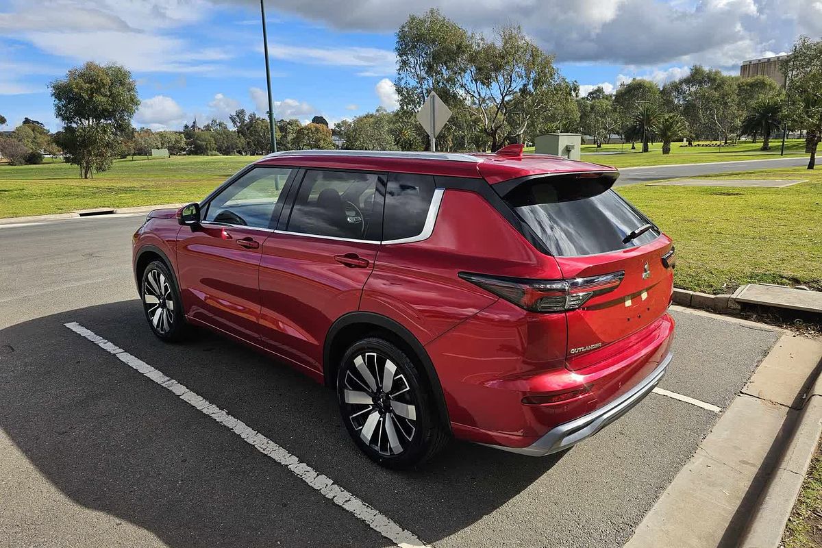2025 Mitsubishi Outlander Exceed ZM