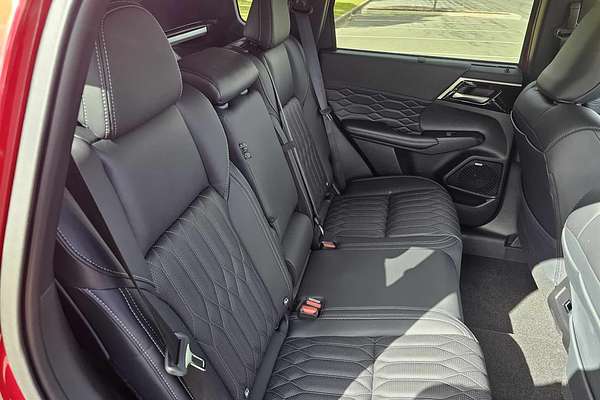 2025 Mitsubishi Outlander Exceed ZM