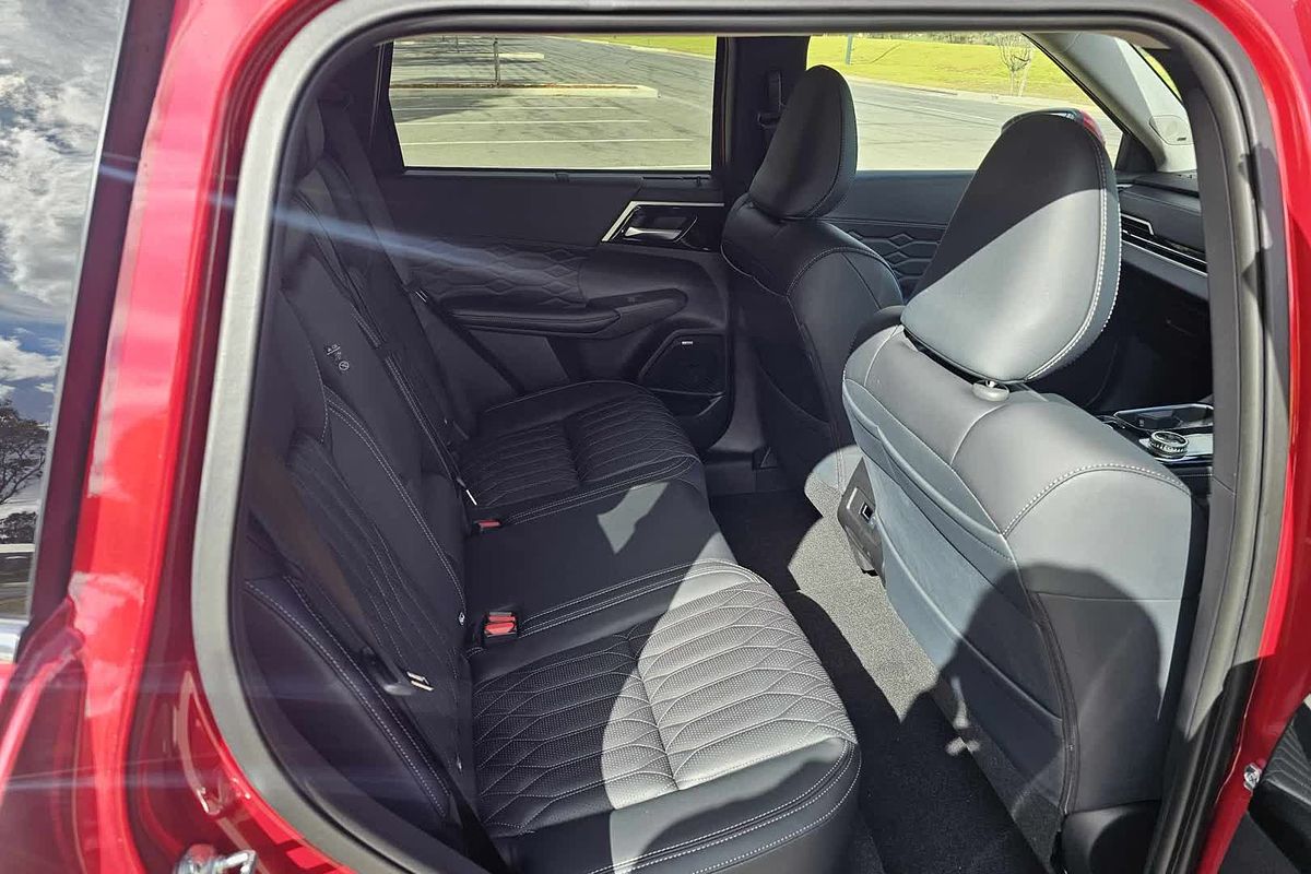 2025 Mitsubishi Outlander Exceed ZM