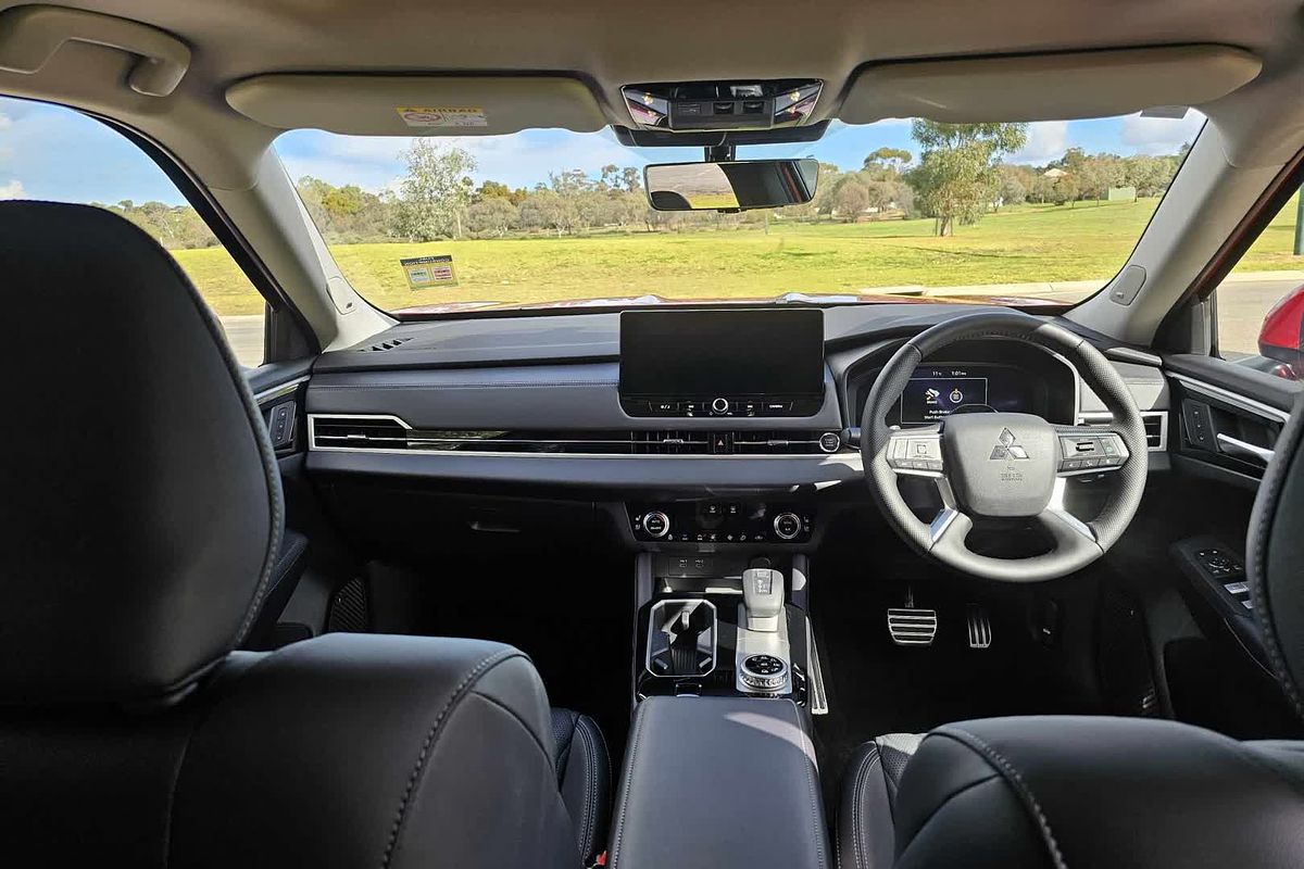 2025 Mitsubishi Outlander Exceed ZM