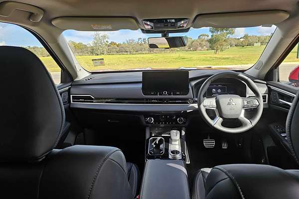 2025 Mitsubishi Outlander Exceed ZM