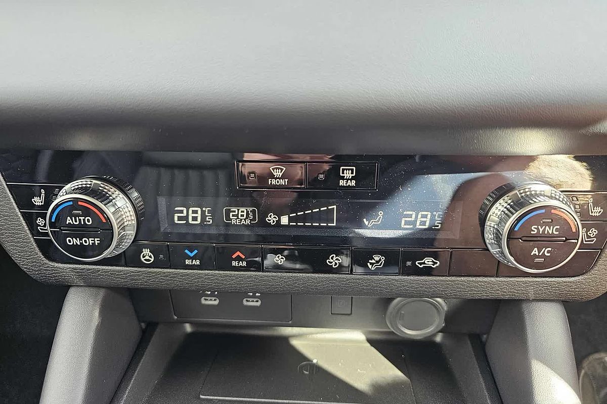2025 Mitsubishi Outlander Exceed ZM