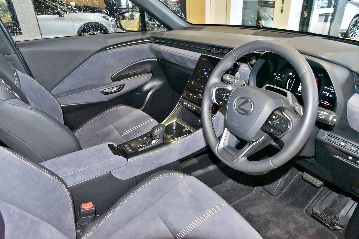 2024 Lexus LBX Sports Luxury MAYH10R