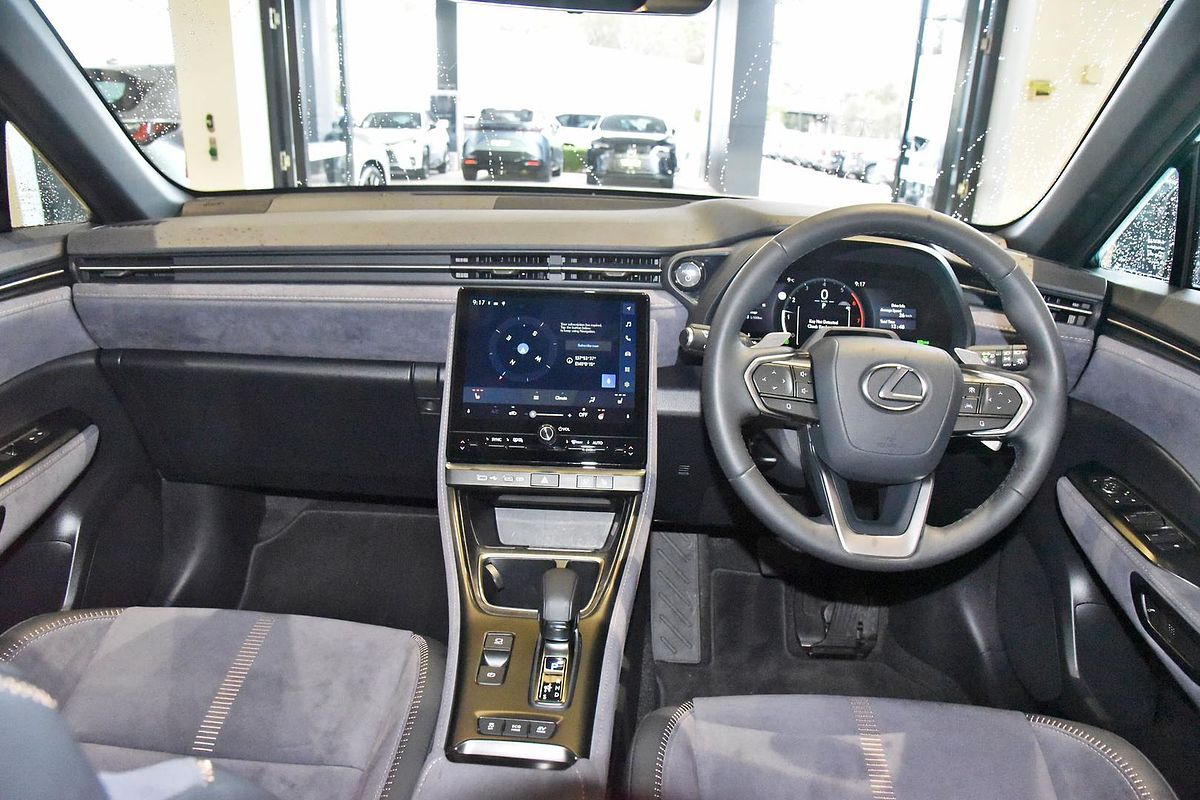 2024 Lexus LBX Sports Luxury MAYH10R