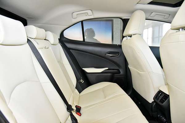 2023 Lexus UX UX300e Sports Luxury KMA10R
