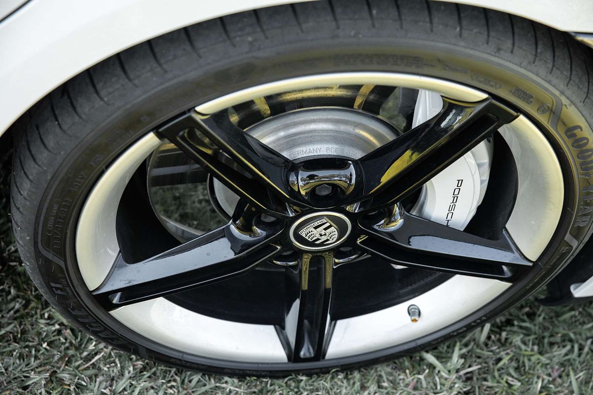 2022 Porsche Taycan  Y1A