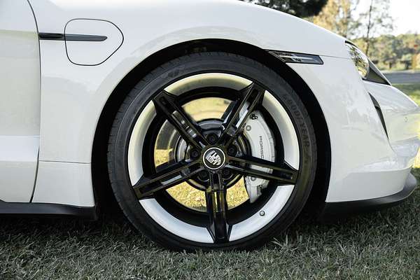 2022 Porsche Taycan  Y1A