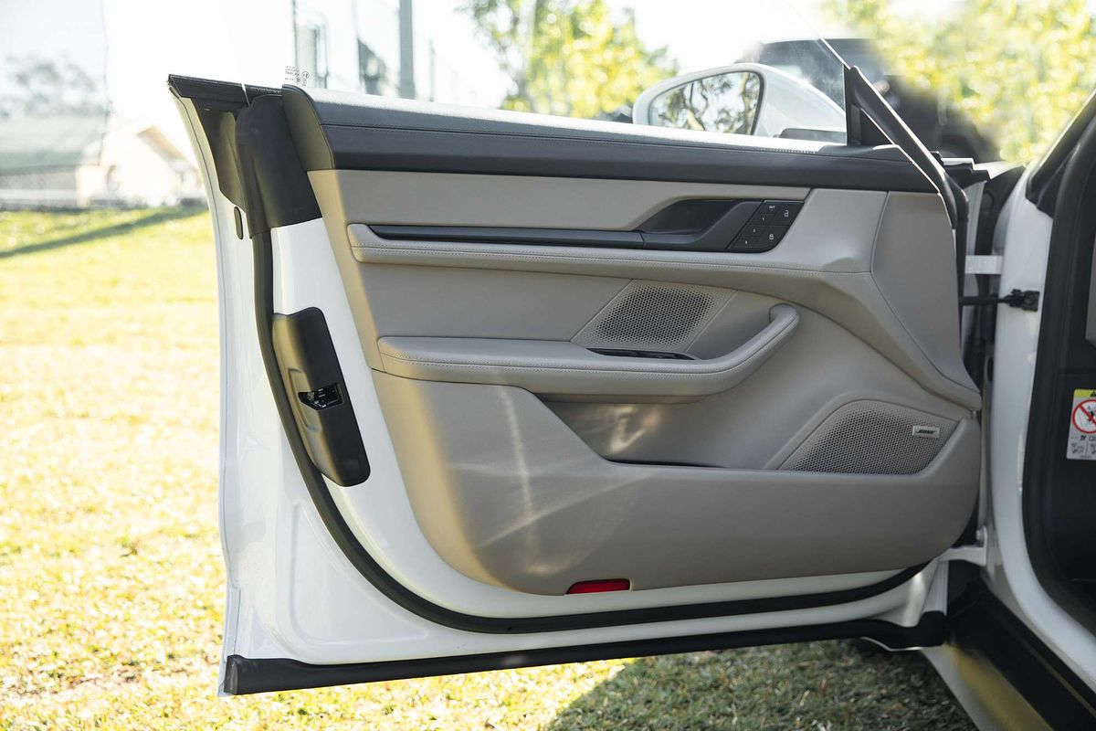2022 Porsche Taycan  Y1A