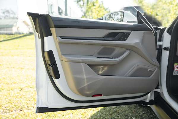 2022 Porsche Taycan  Y1A