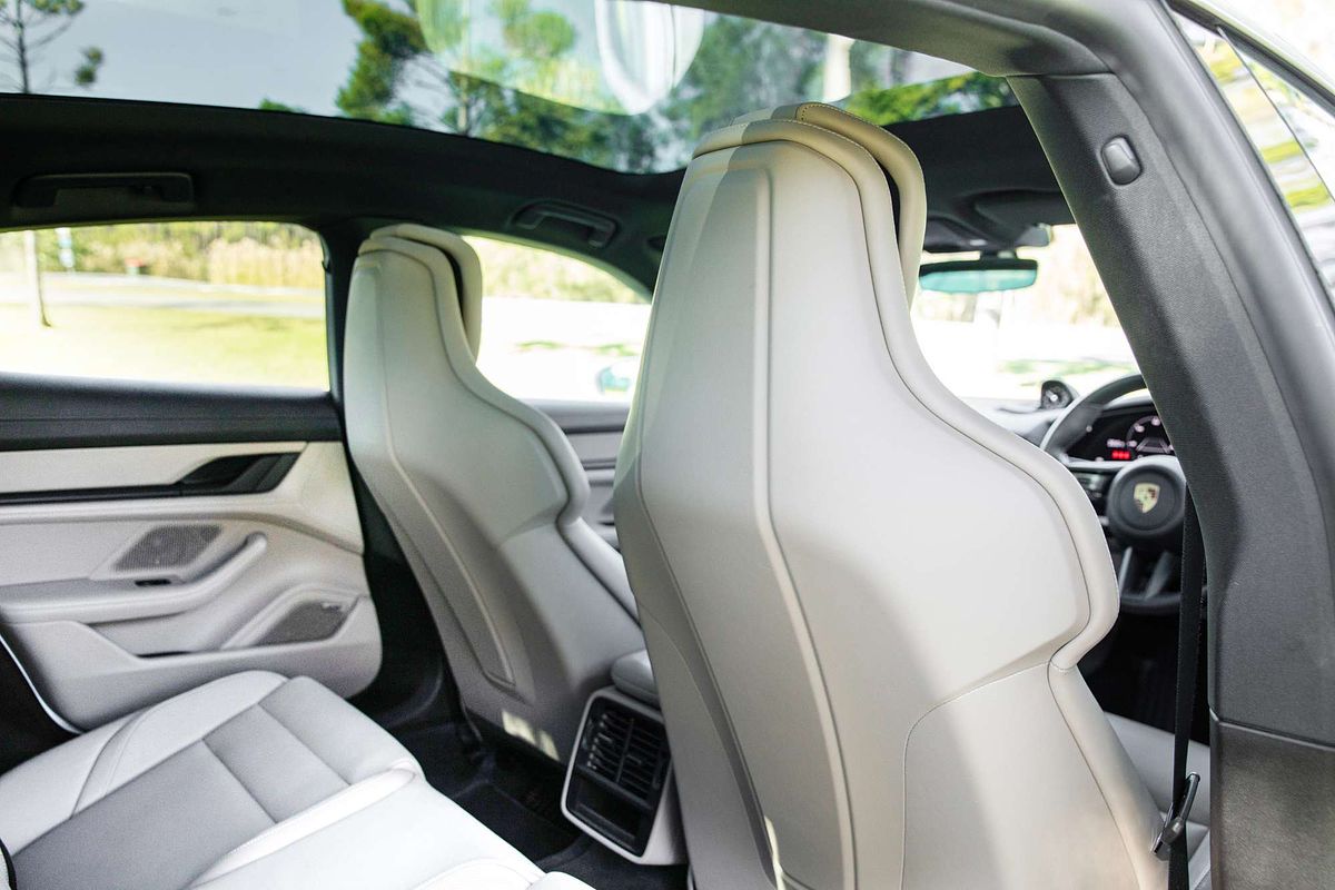 2022 Porsche Taycan  Y1A