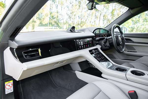 2022 Porsche Taycan  Y1A