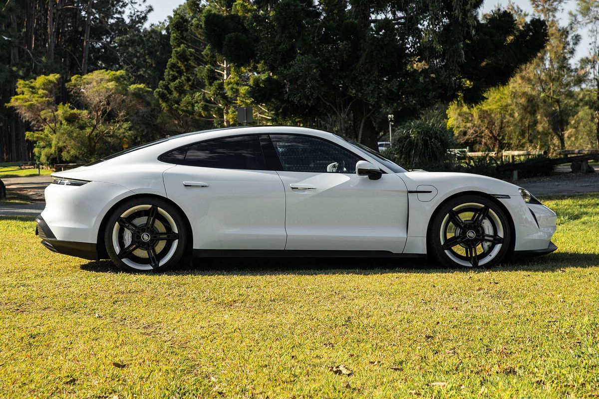 2022 Porsche Taycan  Y1A