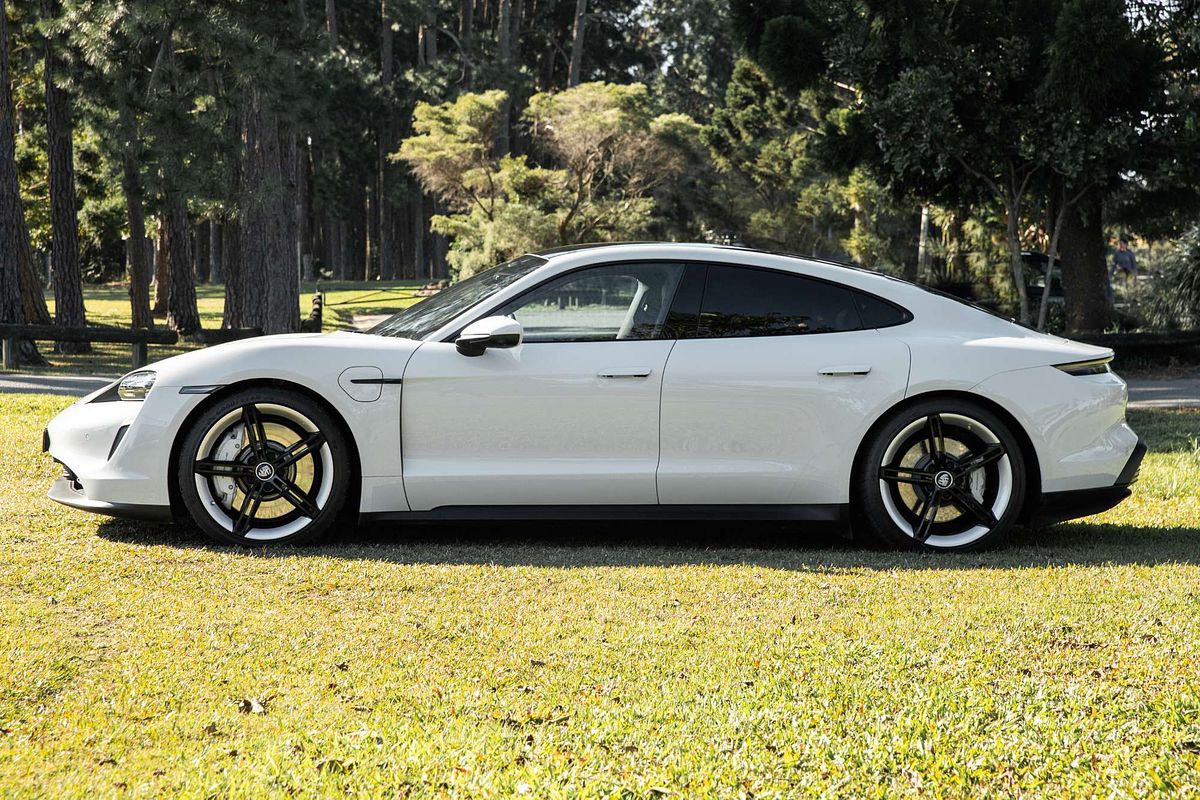 2022 Porsche Taycan  Y1A