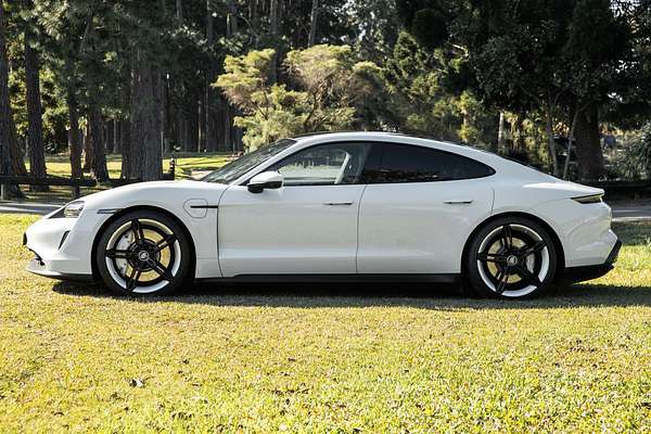 2022 Porsche Taycan  Y1A