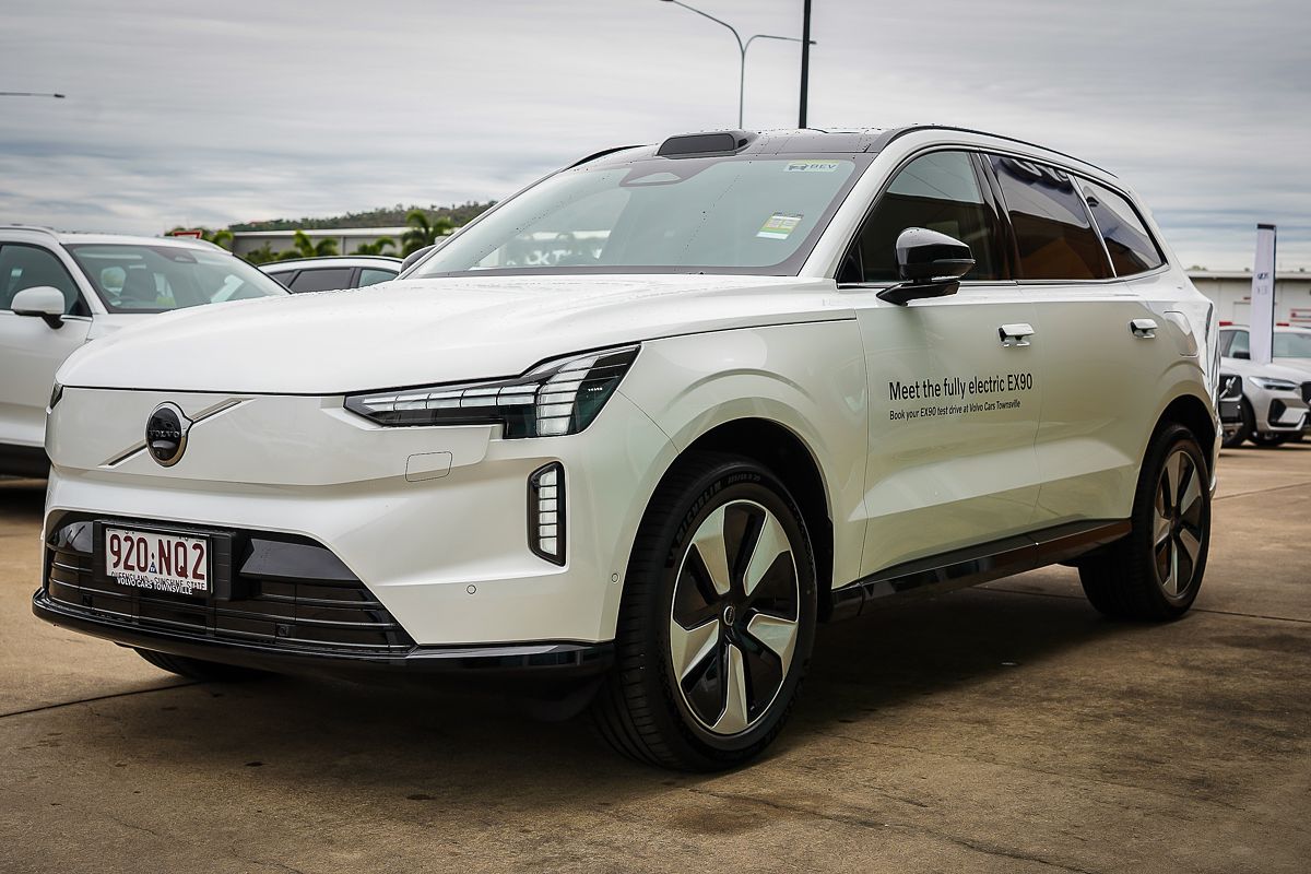 2025 Volvo EX90 Plus Twin Motor