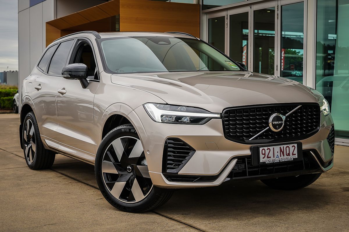 2025 Volvo XC60 Plus T8 Plug-In Hybrid